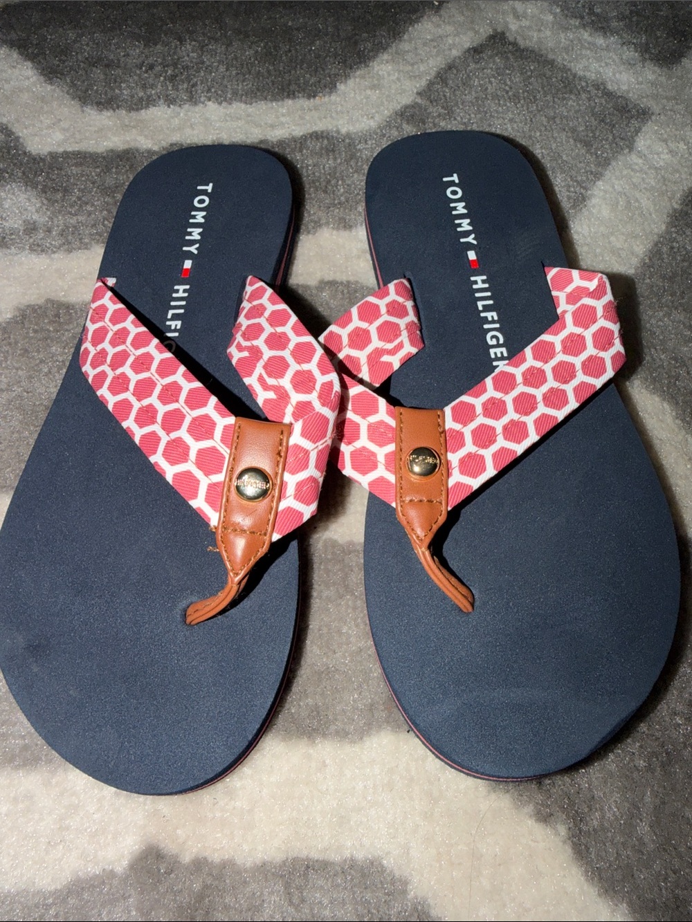 Tommy Hilfiger Sz 6 women’s flip flops / NEW